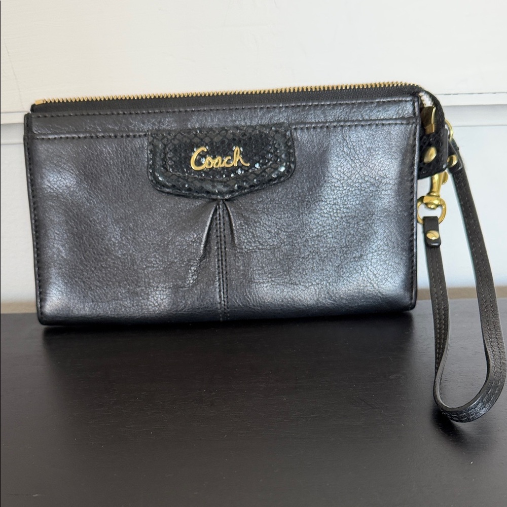 COACH Madison Pleated Wristlet Wallet Black Smooth Leather Patent Snake Trim